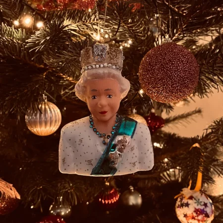 Queen Elizabeth - Cody Foster - Kerstbal - Woonaccessoire - sfeerfoto - foto2