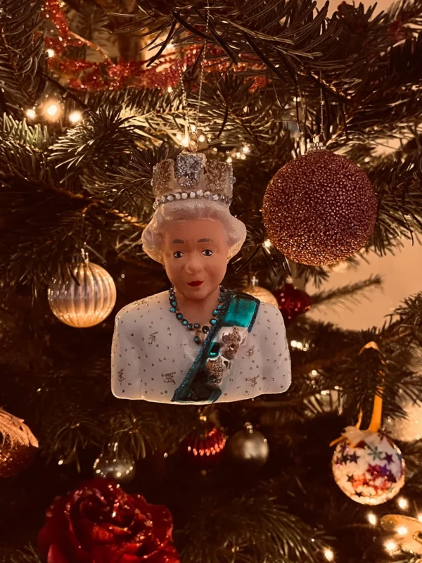 Queen Elizabeth - Cody Foster - Kerstbal - Woonaccessoire - sfeerfoto - foto2